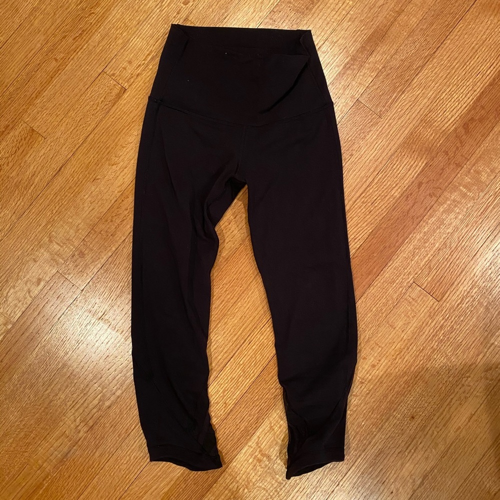 Black Lululemon cropped leggings
